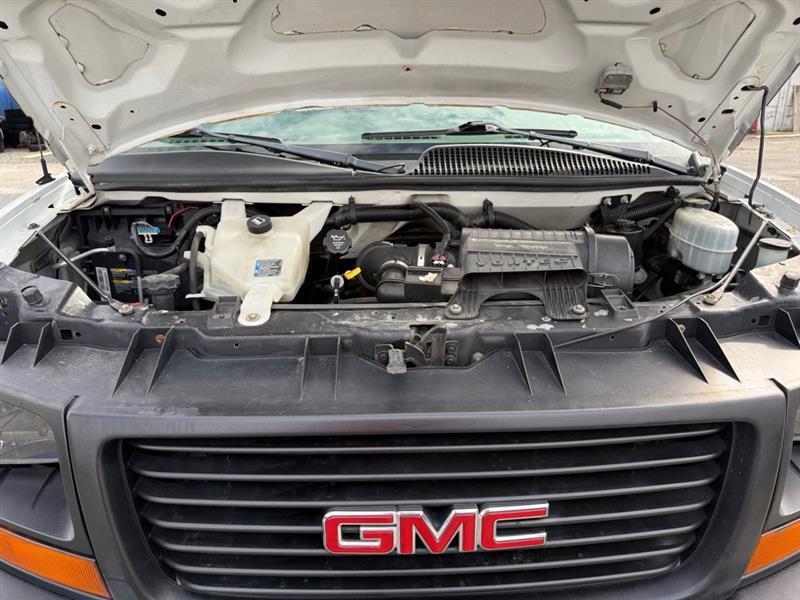 GMC Savana G3500 Cargo 2011