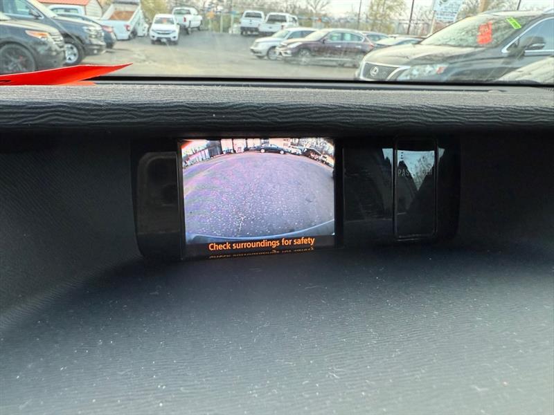 Toyota Sienna XLE AWD 7-Pass V6 2011