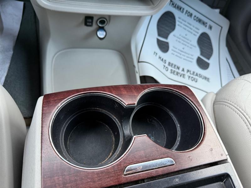 Toyota Sienna XLE AWD 7-Pass V6 2011