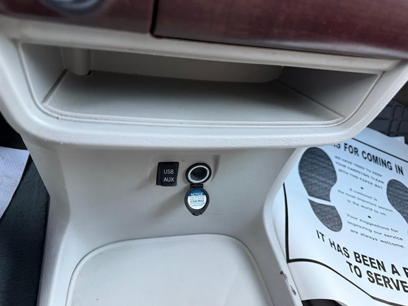 Toyota Sienna XLE AWD 7-Pass V6 2011