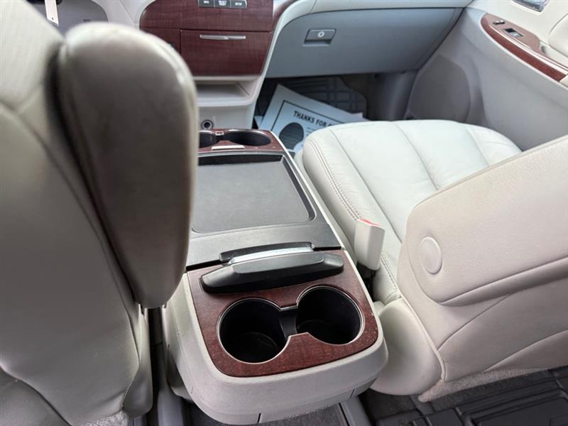 Toyota Sienna XLE AWD 7-Pass V6 2011