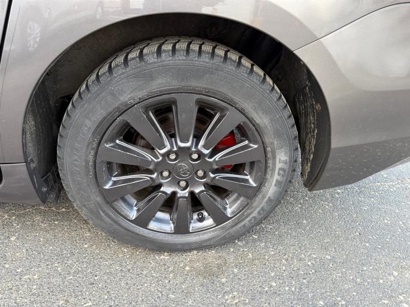 Toyota Sienna XLE AWD 7-Pass V6 2011