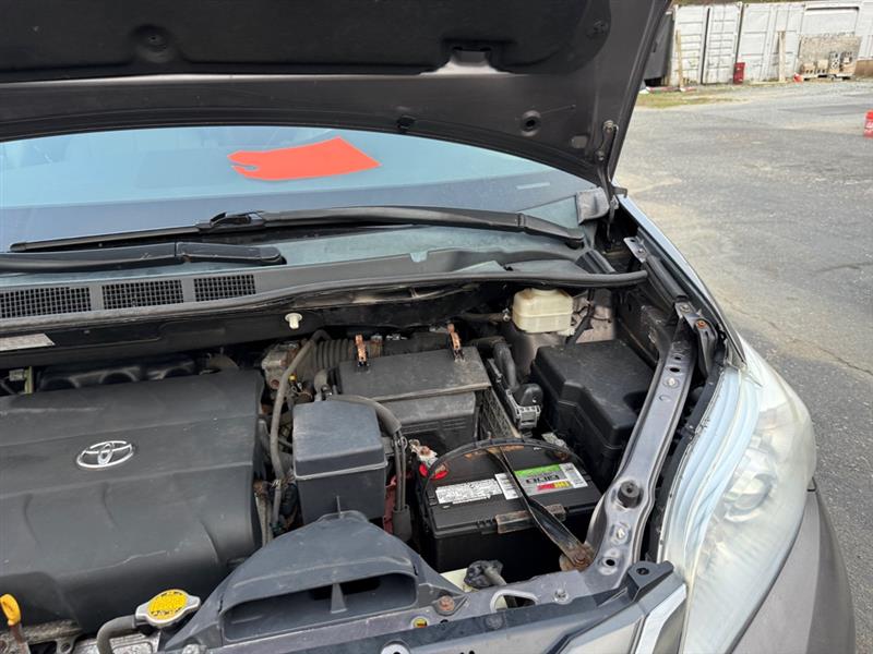 Toyota Sienna XLE AWD 7-Pass V6 2011