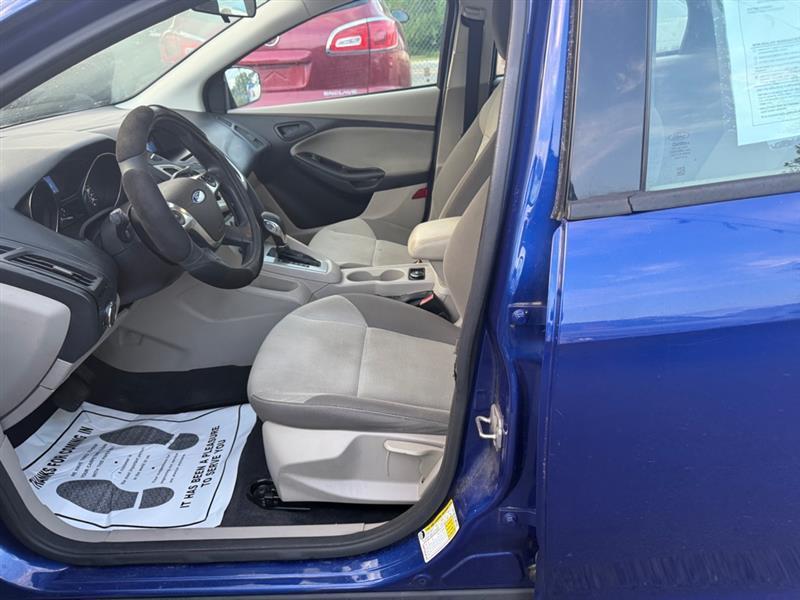 Ford Focus SE Sedan 2012