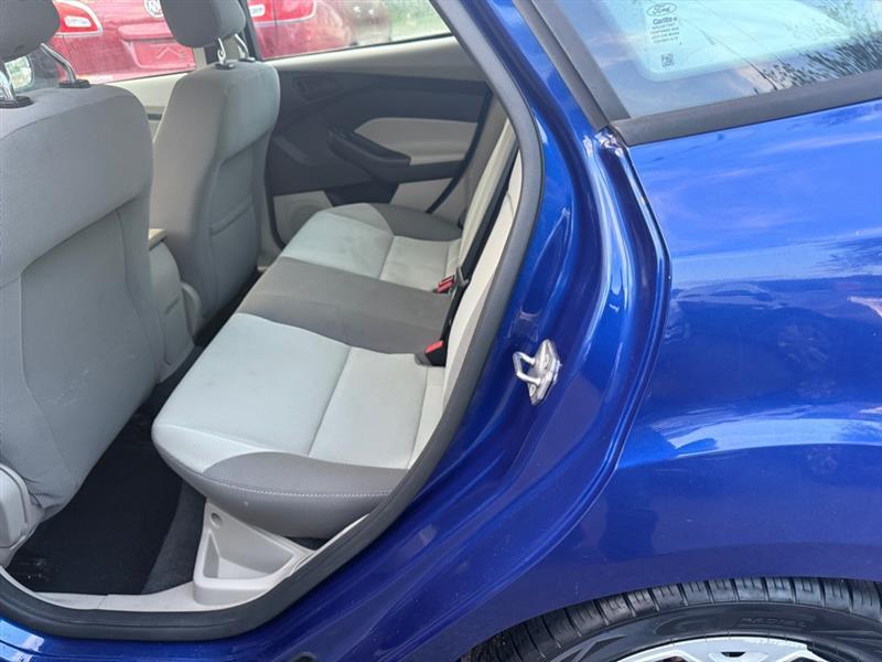 Ford Focus SE Sedan 2012