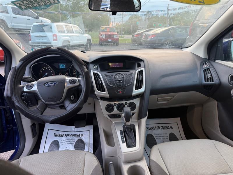 Ford Focus SE Sedan 2012