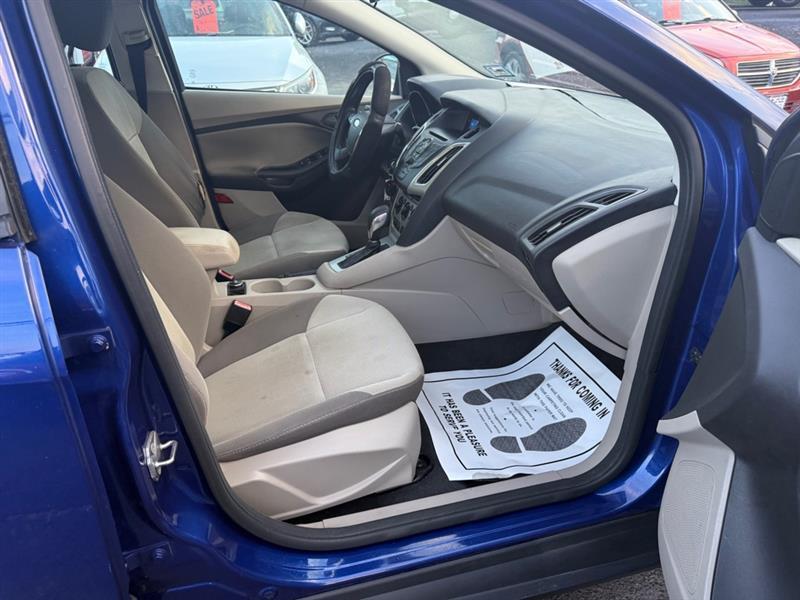 Ford Focus SE Sedan 2012