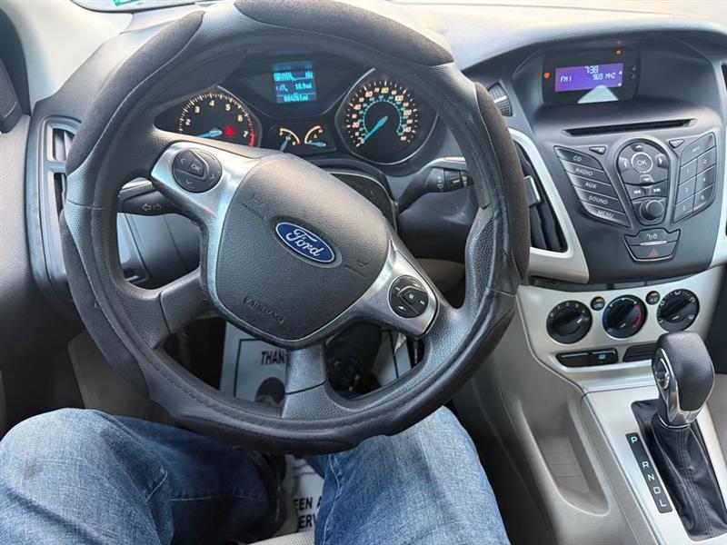 Ford Focus SE Sedan 2012