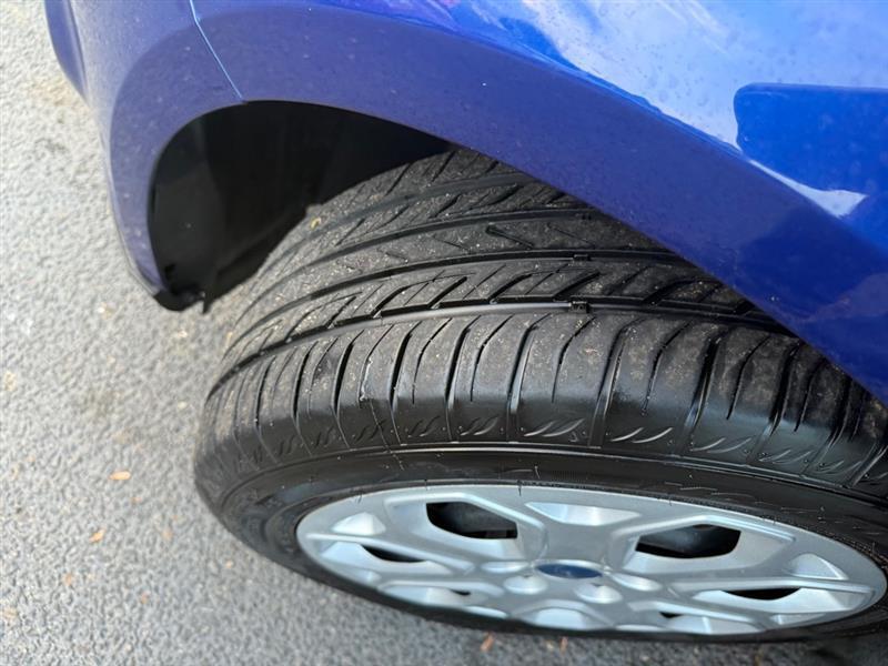 Ford Focus SE Sedan 2012