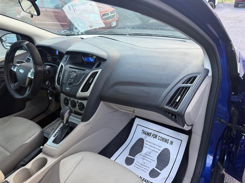 Ford Focus SE Sedan 2012