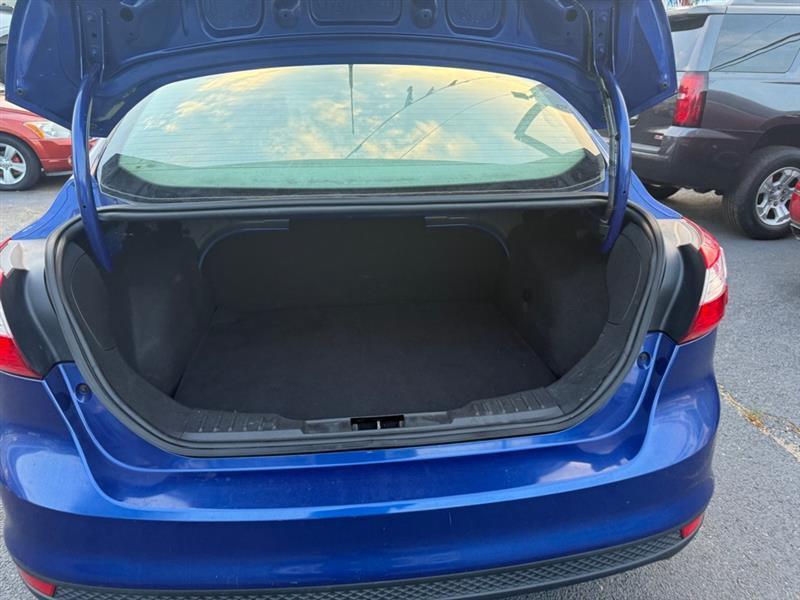 Ford Focus SE Sedan 2012