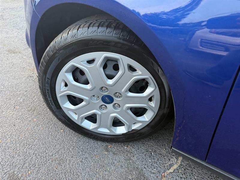 Ford Focus SE Sedan 2012