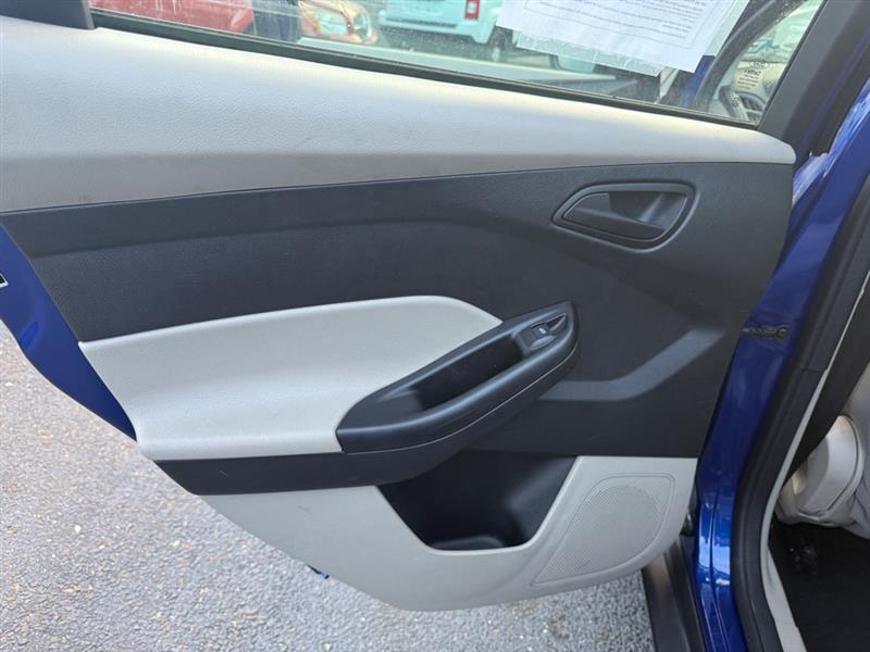 Ford Focus SE Sedan 2012