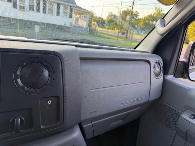Ford Econoline E-150 2014