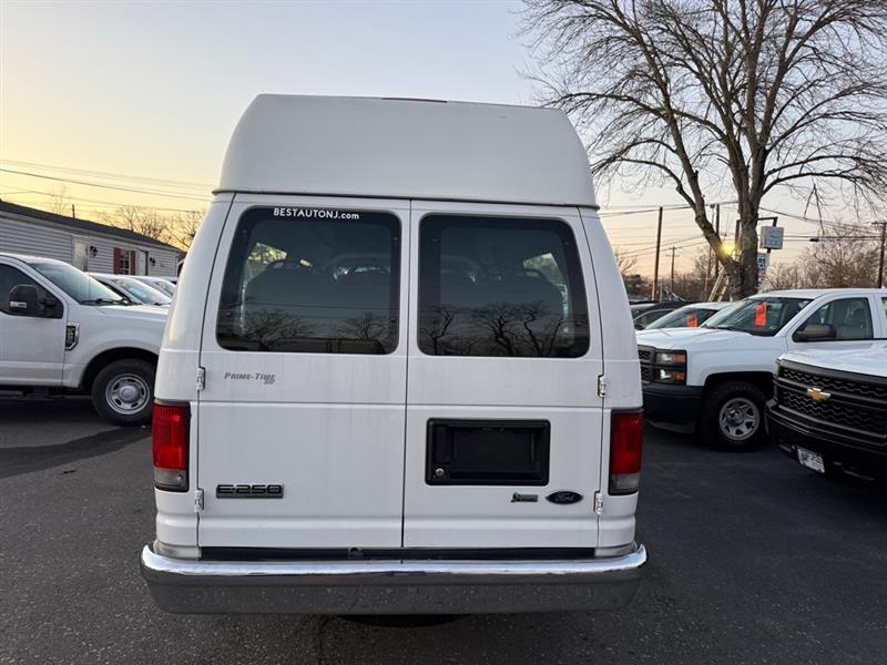Ford Econoline E-250 Extended 2010