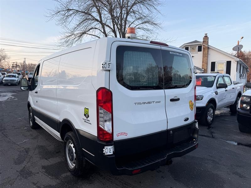 Ford Transit 250 Van Low Roof 60/40 Pass.130-in. WB 2016
