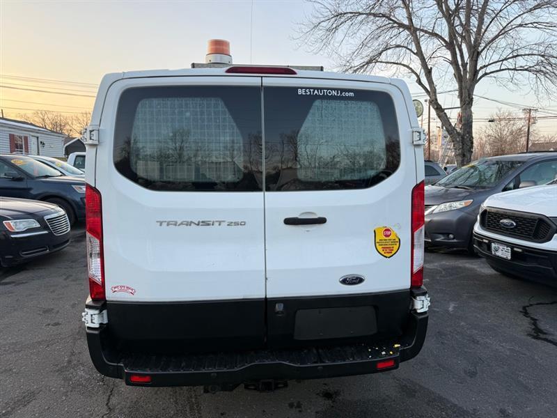 Ford Transit 250 Van Low Roof 60/40 Pass.130-in. WB 2016