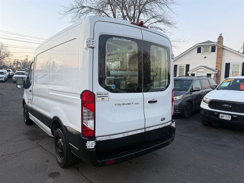 Ford Transit 250 Van Med. Roof w/Sliding Pass. 130-in. WB 2015