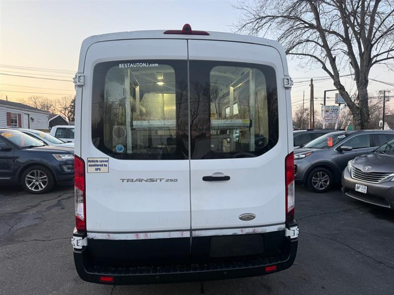 Ford Transit 250 Van Med. Roof w/Sliding Pass. 130-in. WB 2015