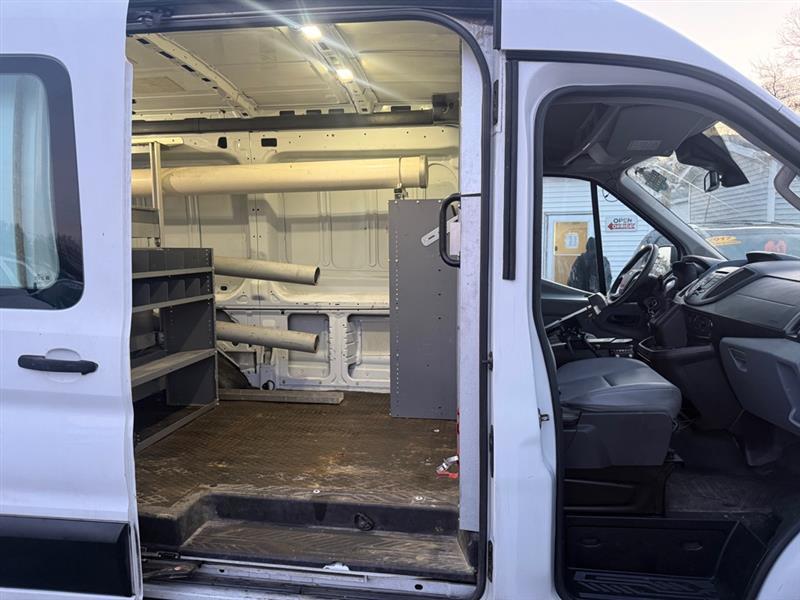 Ford Transit 250 Van Med. Roof w/Sliding Pass. 130-in. WB 2015