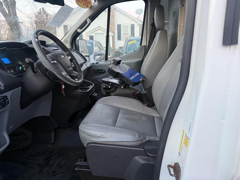 Ford Transit 250 Van Med. Roof w/Sliding Pass. 130-in. WB 2015