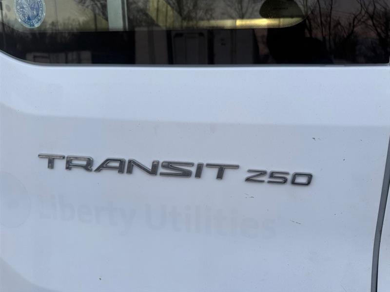 Ford Transit 250 Van Med. Roof w/Sliding Pass. 130-in. WB 2015