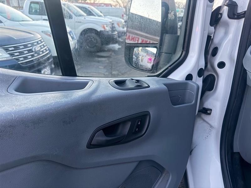 Ford Transit 250 Van Med. Roof w/Sliding Pass. 130-in. WB 2015