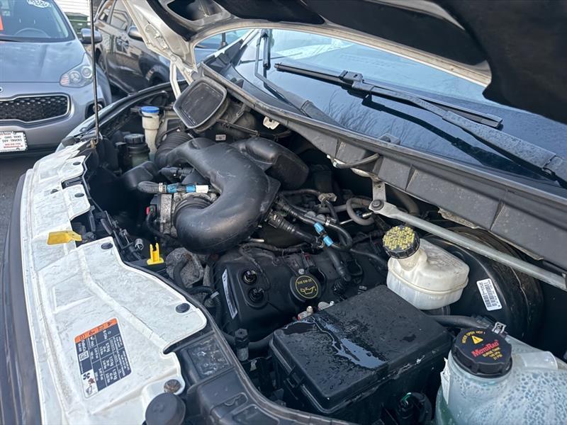 Ford Transit 250 Van Med. Roof w/Sliding Pass. 130-in. WB 2015