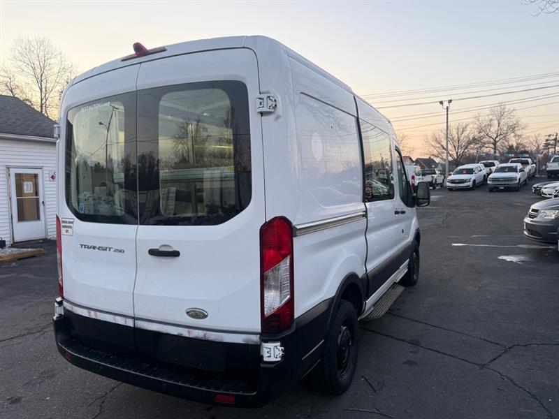 Ford Transit 250 Van Med. Roof w/Sliding Pass. 130-in. WB 2015
