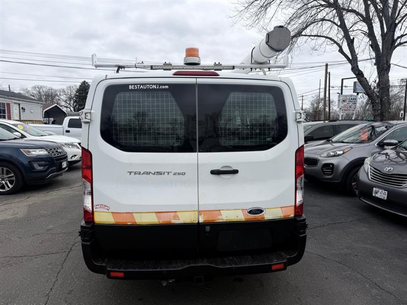 Ford Transit 250 Van Low Roof 60/40 Pass.130-in. WB 2016