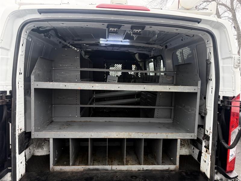 Ford Transit 250 Van Low Roof 60/40 Pass.130-in. WB 2016