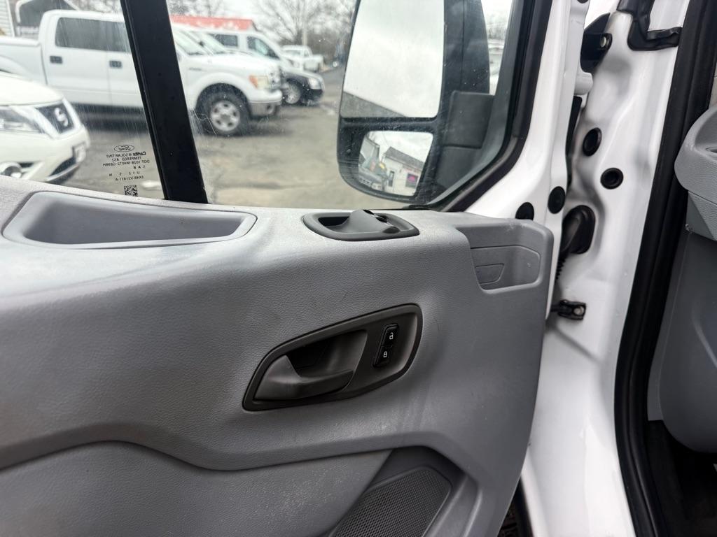 Ford Transit T-250 130" Low Rf 9000 GVWR Swing-Out RH Dr 2016