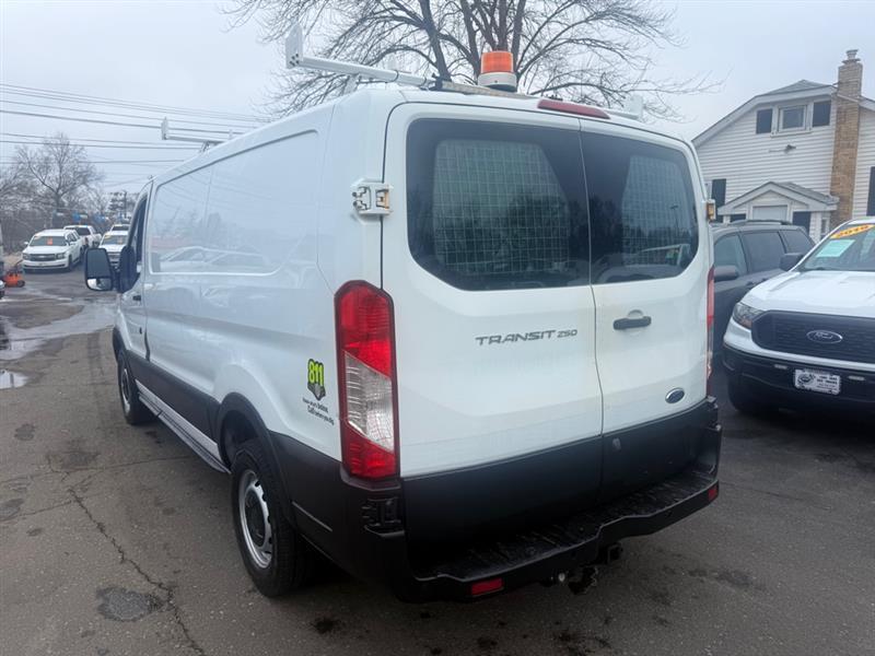 Ford Transit 250 Van Low Roof 60/40 Pass.130-in. WB 2016