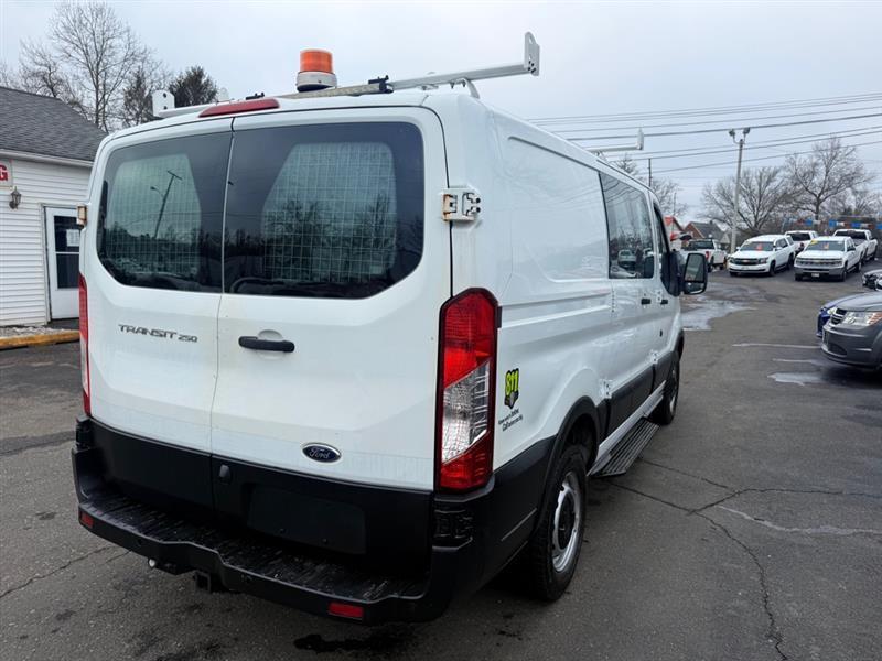 Ford Transit 250 Van Low Roof 60/40 Pass.130-in. WB 2016