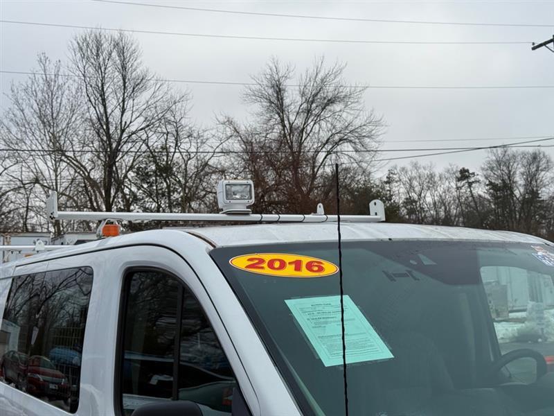 Ford Transit 250 Van Low Roof 60/40 Pass.130-in. WB 2016