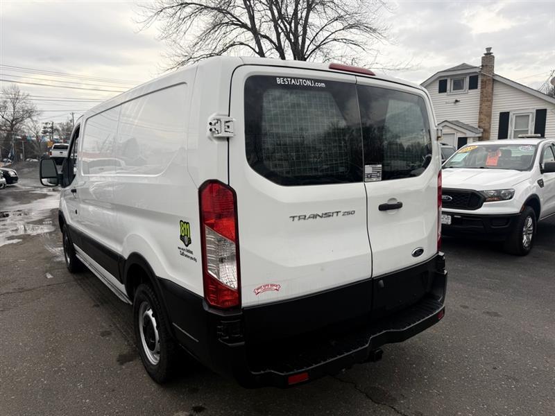 Ford Transit 250 Van Low Roof 60/40 Pass.130-in. WB 2015
