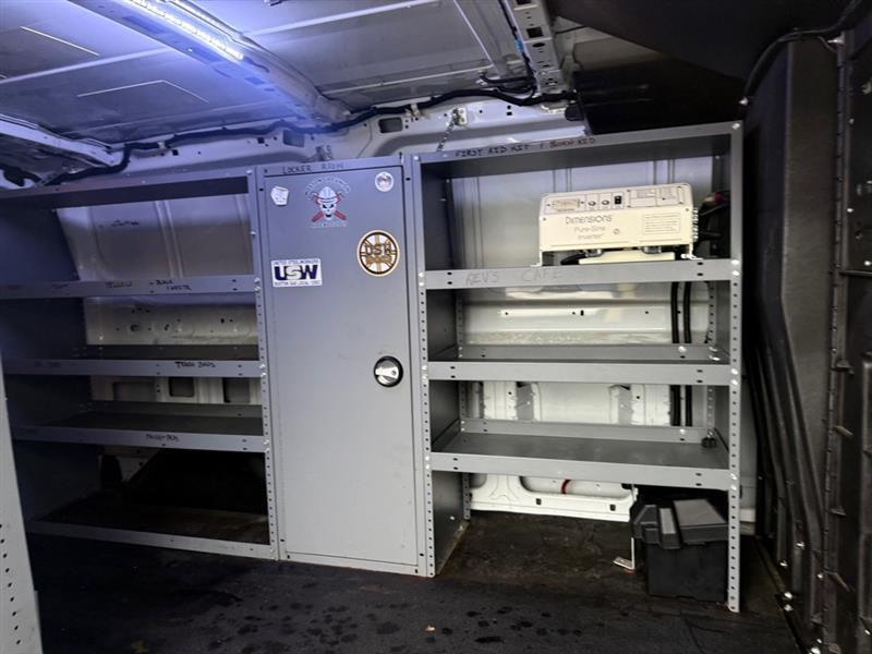 Ford Transit 250 Van Low Roof 60/40 Pass.130-in. WB 2015