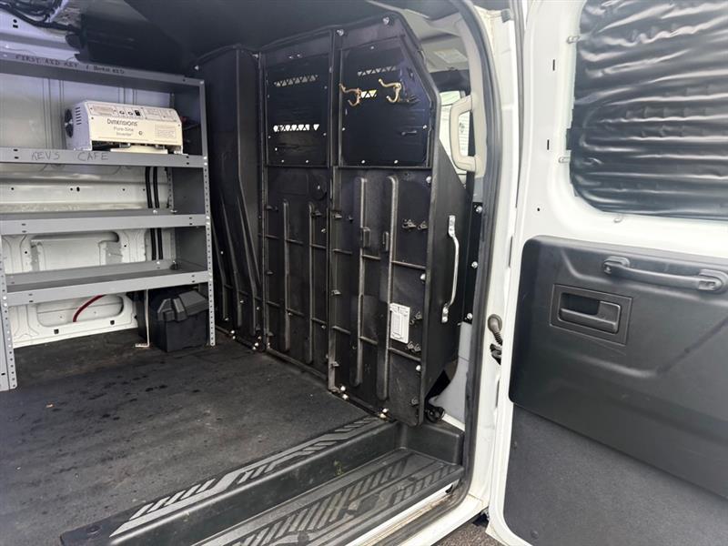 Ford Transit 250 Van Low Roof 60/40 Pass.130-in. WB 2015