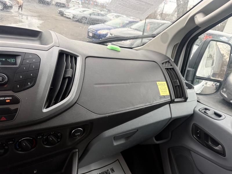 Ford Transit 250 Van Low Roof 60/40 Pass.130-in. WB 2015