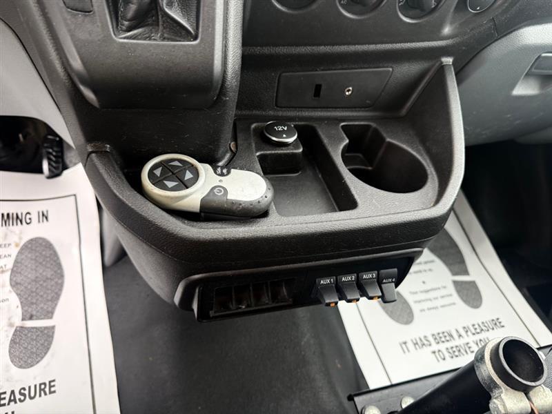 Ford Transit 250 Van Low Roof 60/40 Pass.130-in. WB 2015