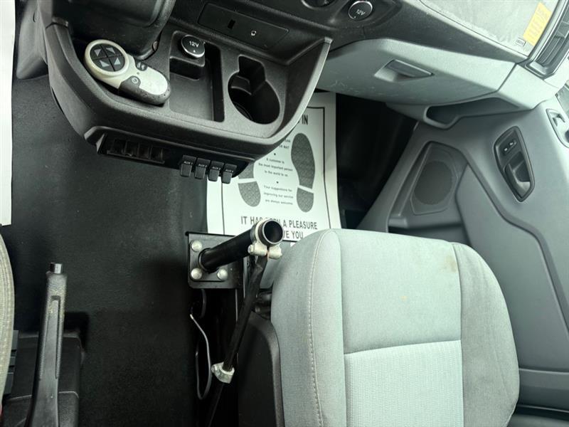 Ford Transit 250 Van Low Roof 60/40 Pass.130-in. WB 2015