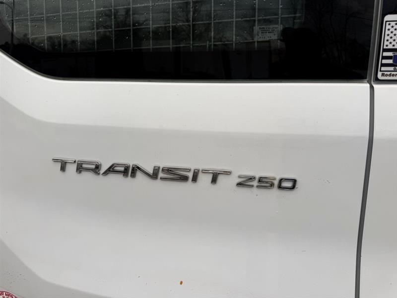 Ford Transit 250 Van Low Roof 60/40 Pass.130-in. WB 2015