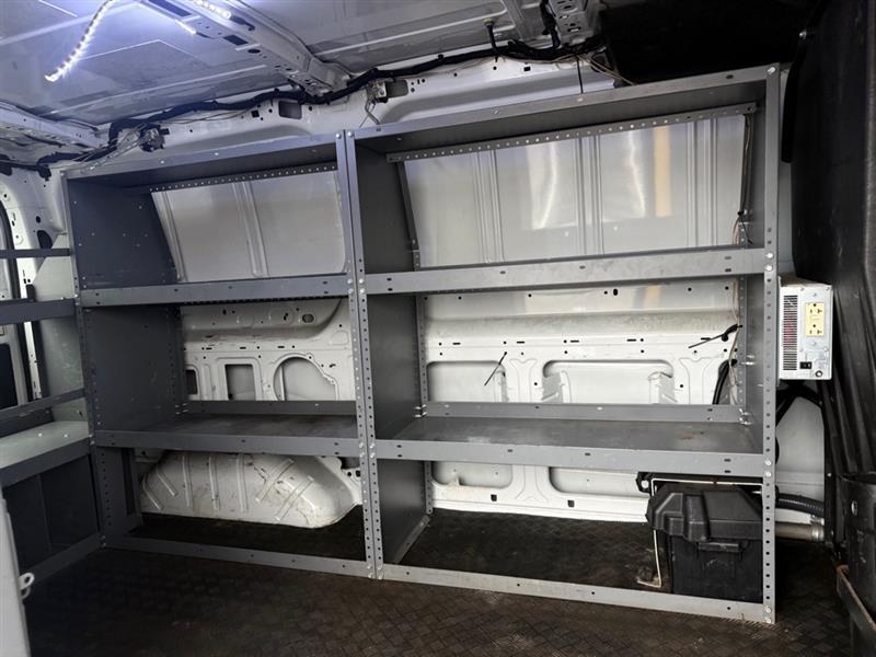 Ford Transit 250 Van Low Roof 60/40 Pass.130-in. WB 2016