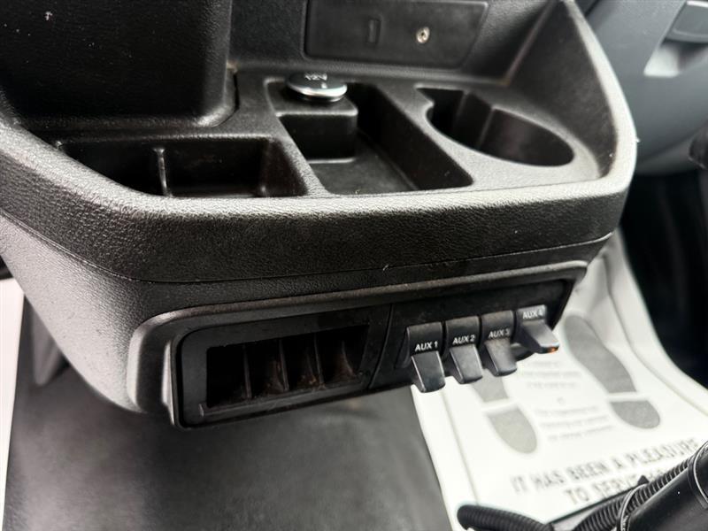 Ford Transit 250 Van Low Roof 60/40 Pass.130-in. WB 2016