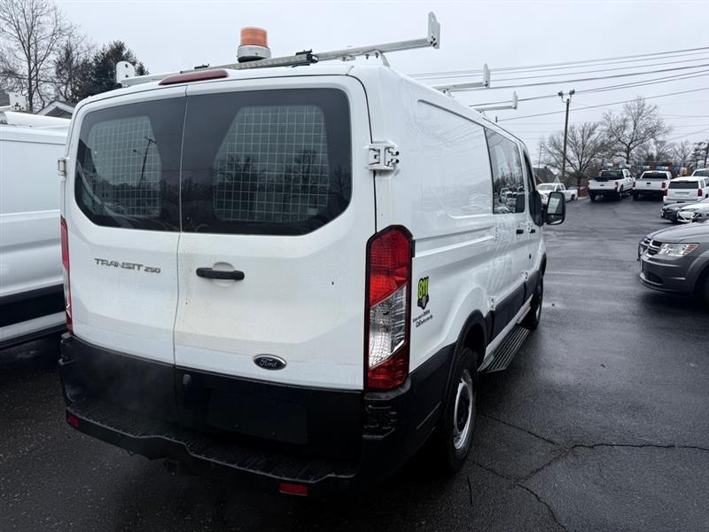 Ford Transit 250 Van Low Roof 60/40 Pass.130-in. WB 2016