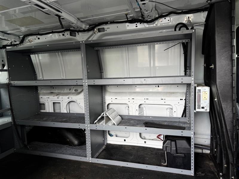 Ford Transit 250 Van Low Roof 60/40 Pass.130-in. WB 2015