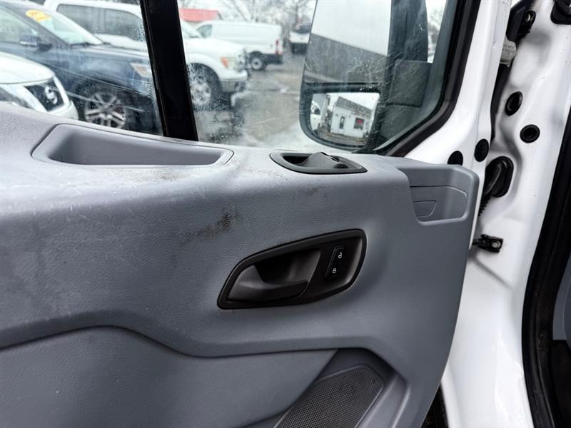 Ford Transit 250 Van Low Roof 60/40 Pass.130-in. WB 2015