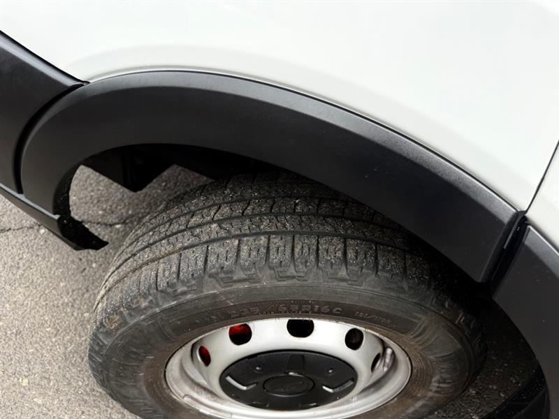 Ford Transit 250 Van Low Roof 60/40 Pass.130-in. WB 2015