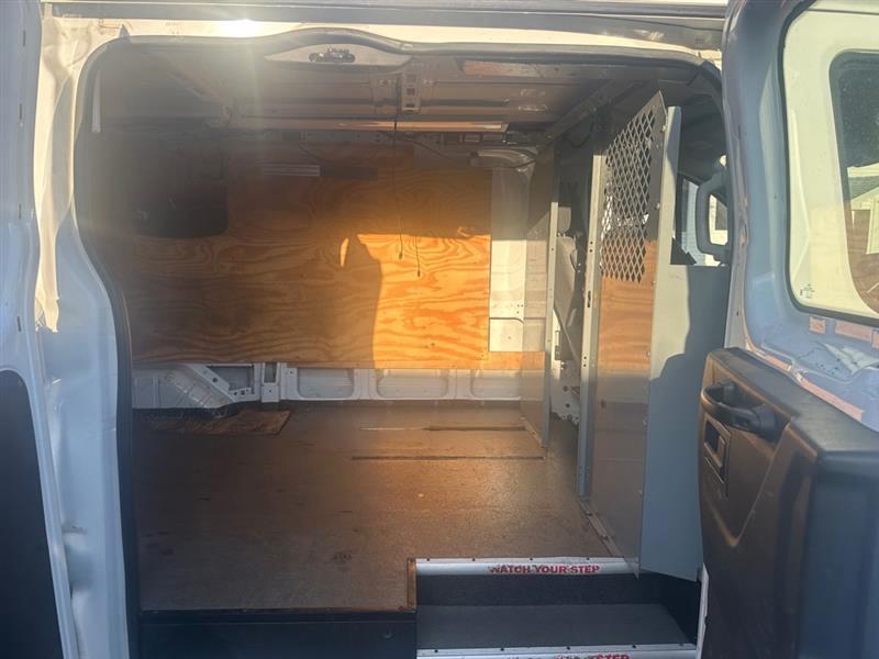 Ford Transit 250 Van Low Roof 60/40 Pass.130-in. WB 2016