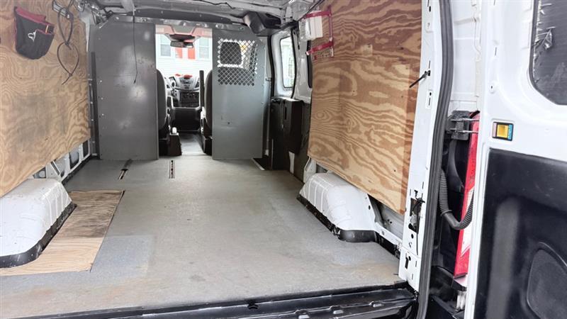 Ford Transit 250 Van Low Roof 60/40 Pass.130-in. WB 2016